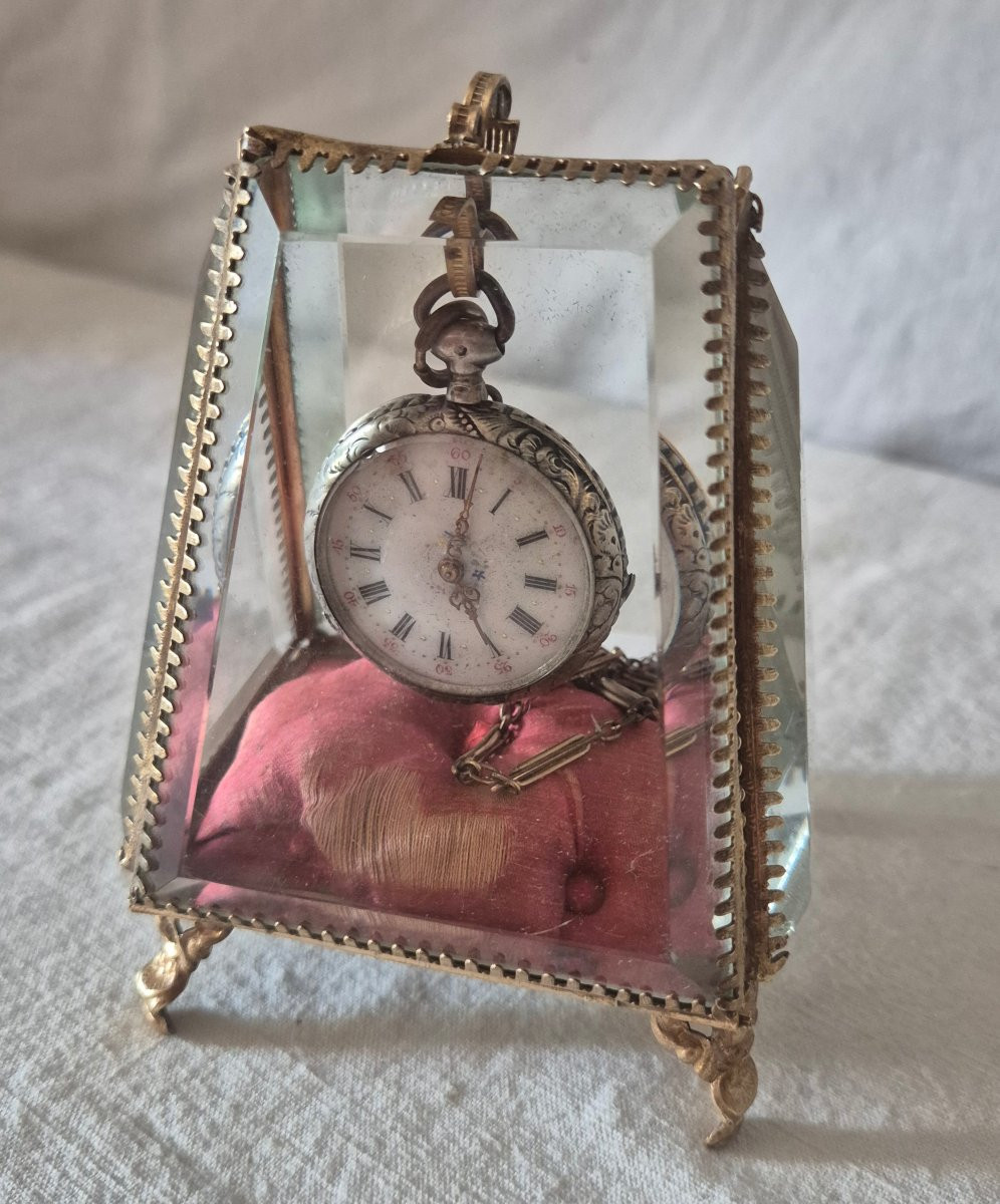 Coffret porte montre en verre et pomponne doré de forme inédite -photo-7