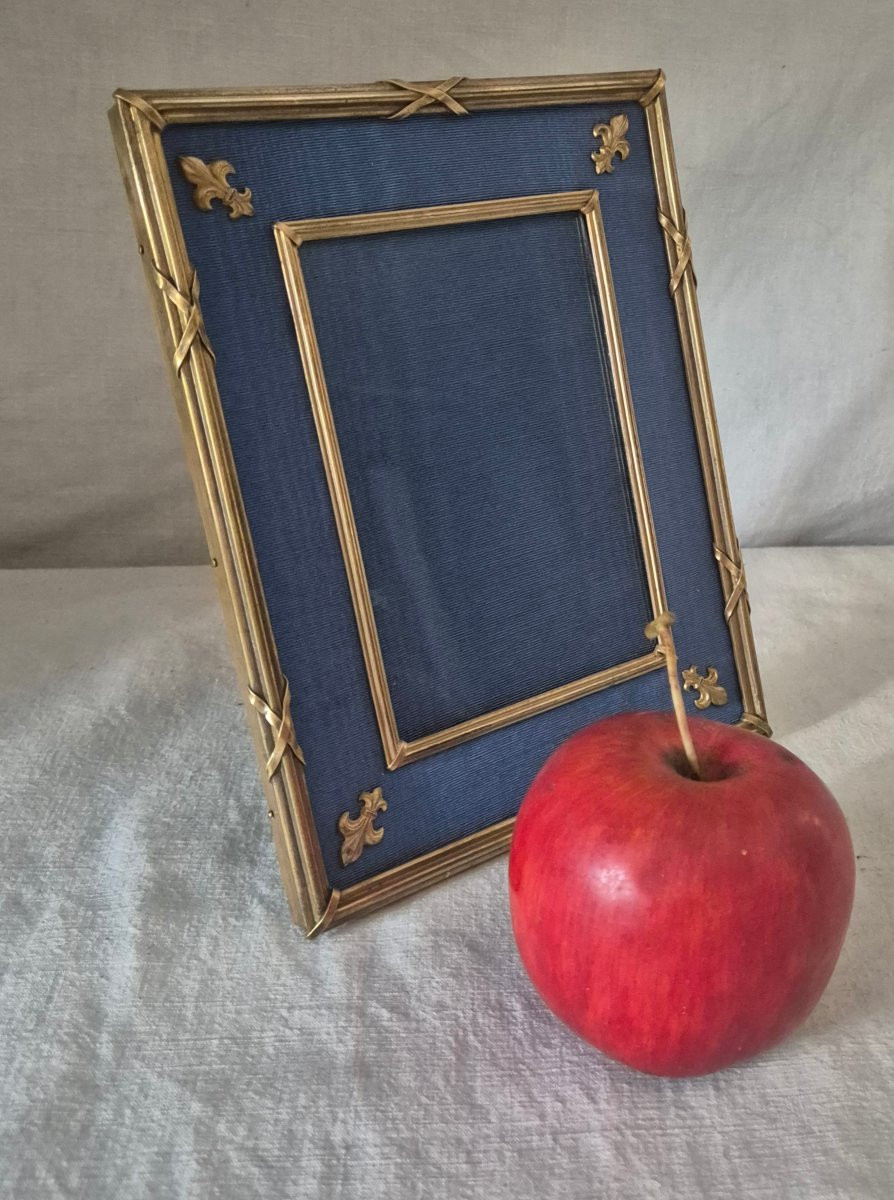 Louis XVI Style Gilt Bronze Photo Frame With Fleur-de-lis -photo-2