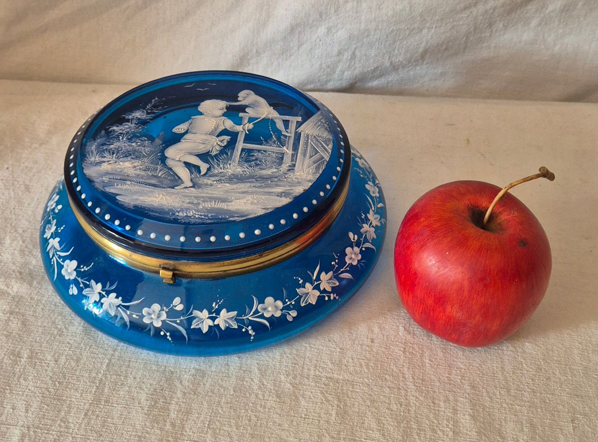 Importante bonbonnière émaillée en verre bleu Mary Gregory -photo-2
