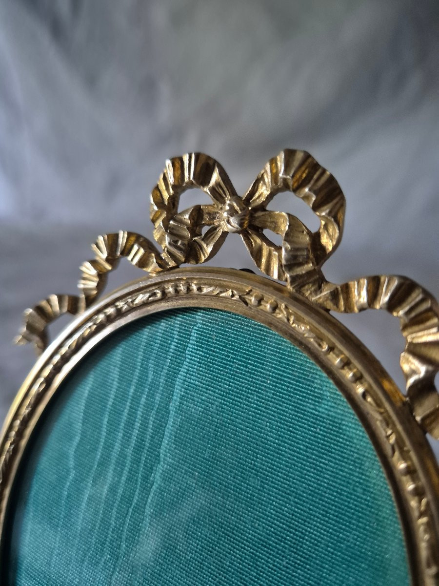 Cadre porte photo en bronze doré du style Louis XVI du XIXème siècle -photo-2
