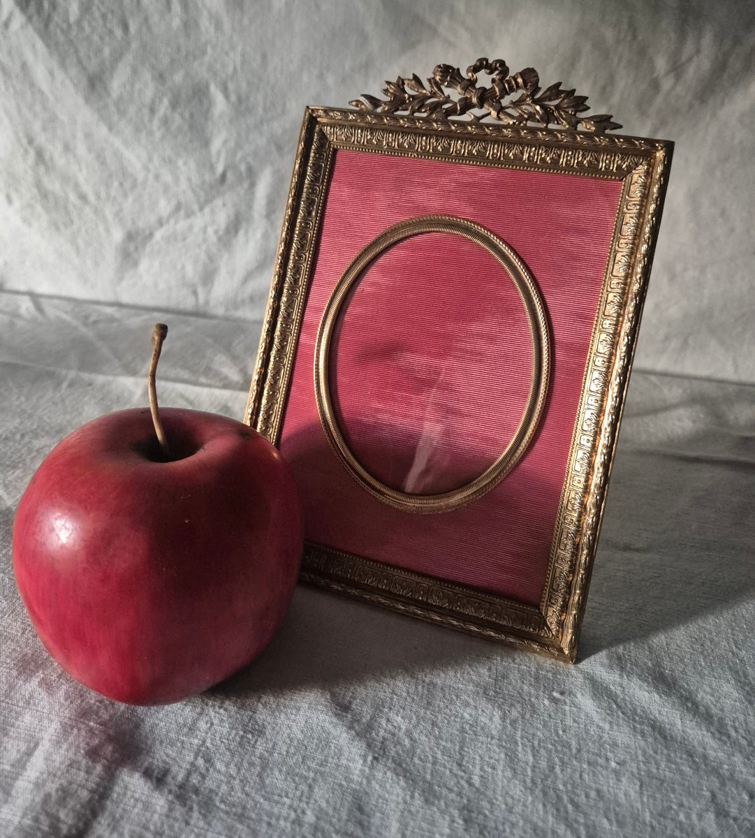 Cadre photo bronze format cabinet à vue ovale et moire rose -photo-2