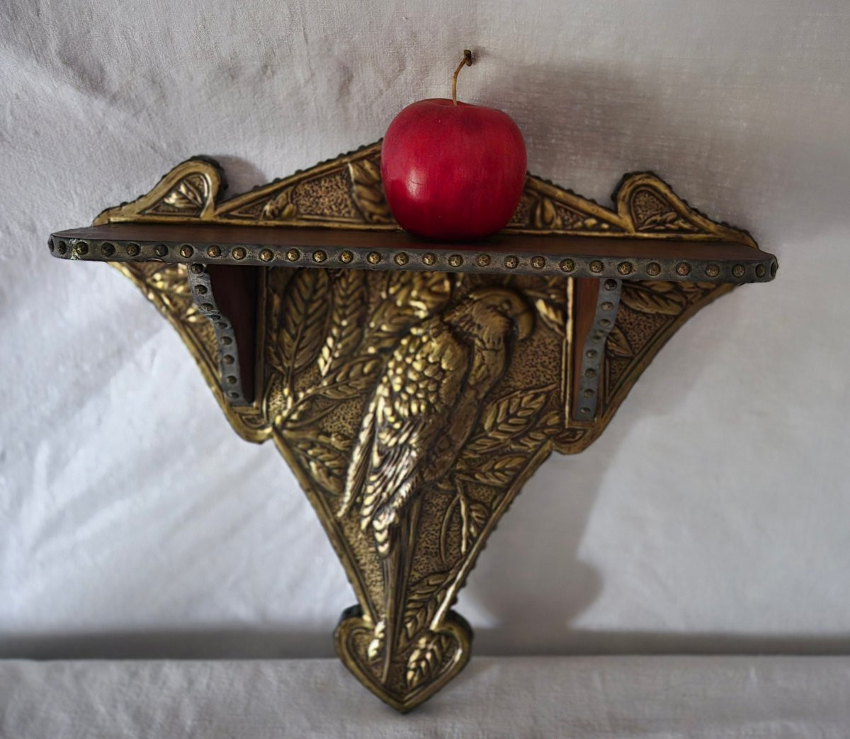 Small Art Nouveau Parrot-decorated Display Shelf -photo-1