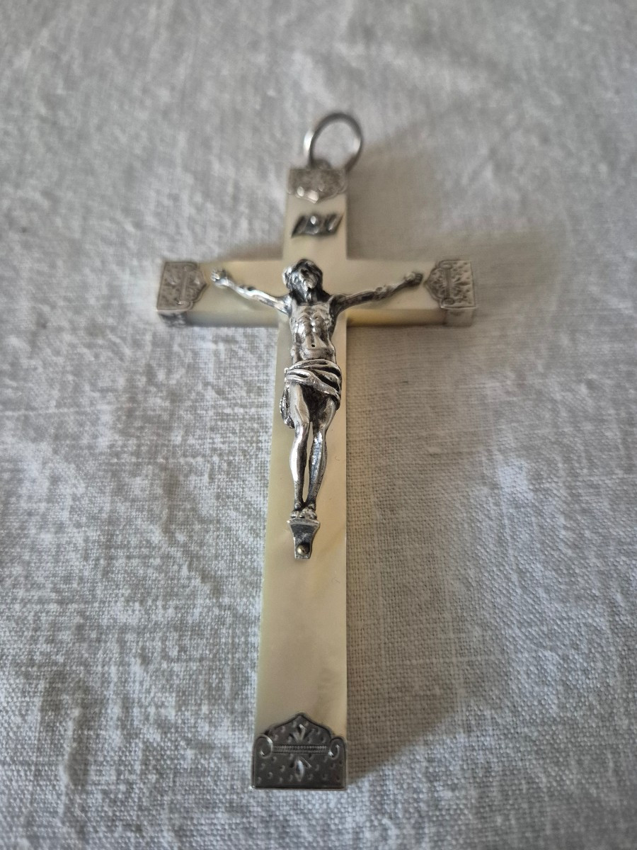 Croix pectorale en nacre et argent de 1891