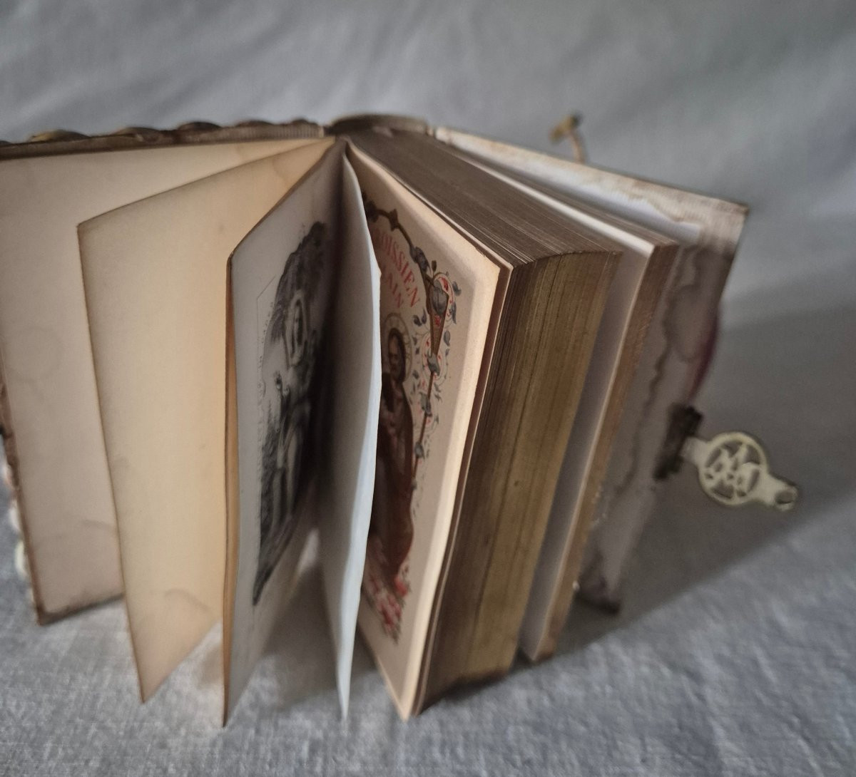 Parish Missal With A Shell Cover, Dating From 1870-photo-2