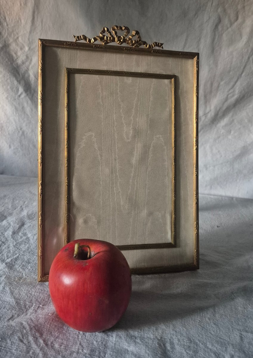 Cadre photo bronze doré à passe partout en moire "ivoire" fin XIXème siècle -photo-4