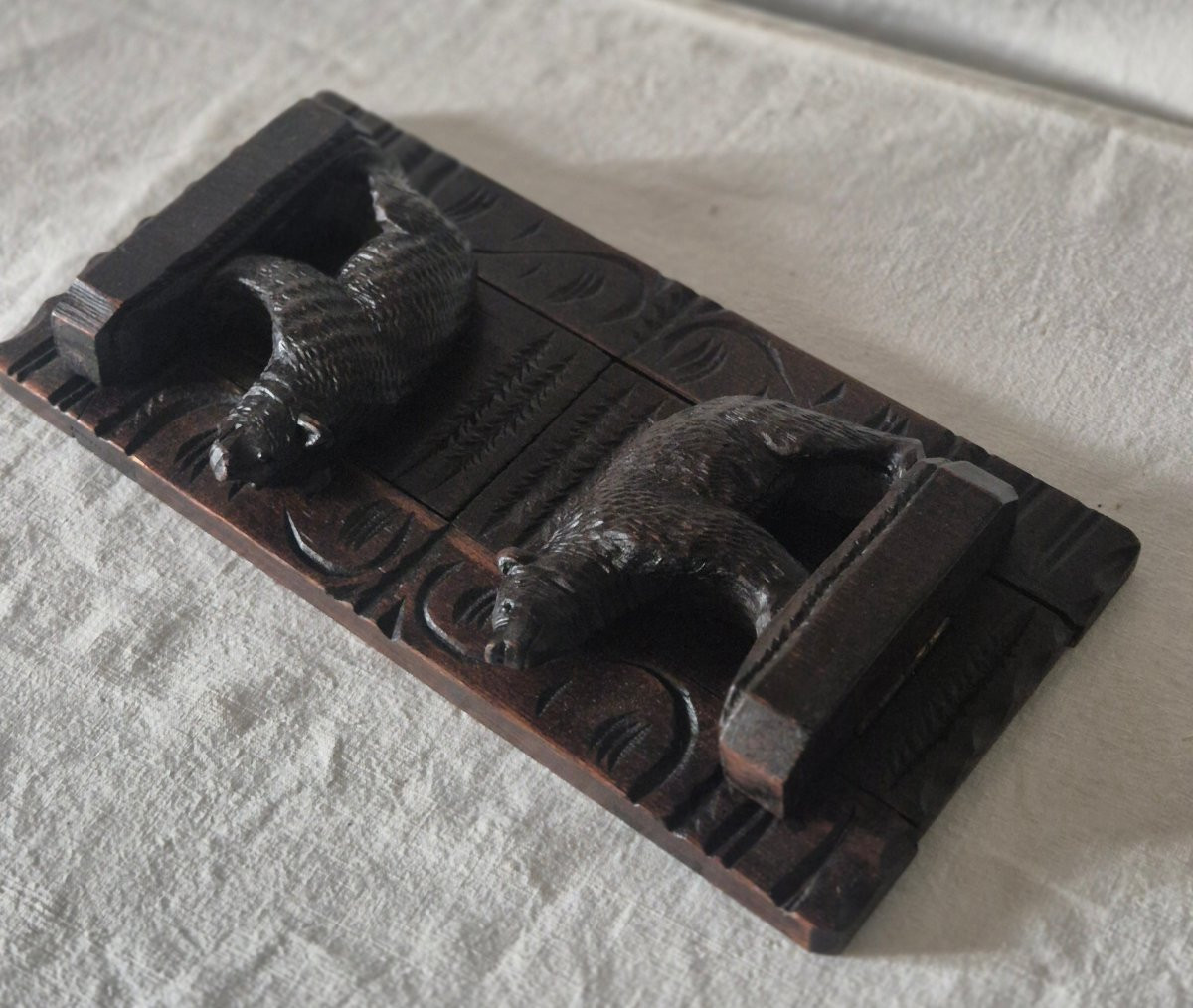 Serre livres Ours Forêt Noire en bois sculpté du XIXème siècle -photo-3