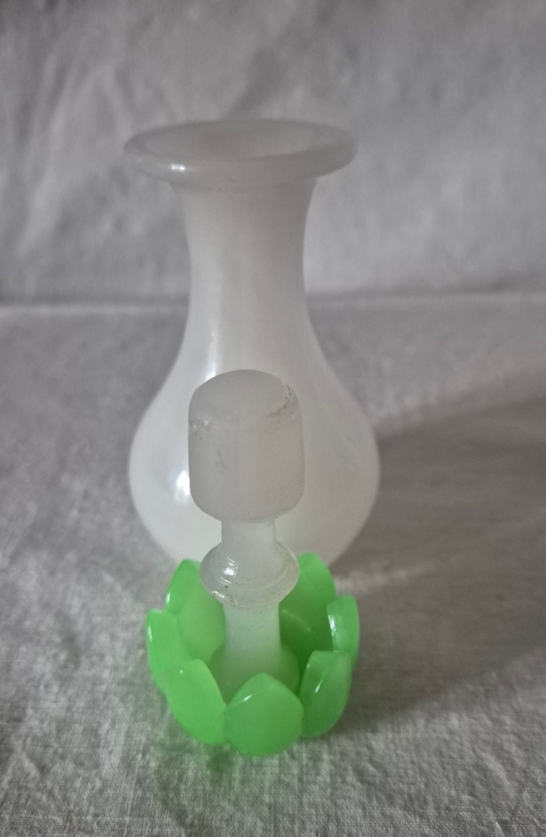 Charles X Opaline Glass Bottle With A Green "palm Tree" Stopper-photo-1