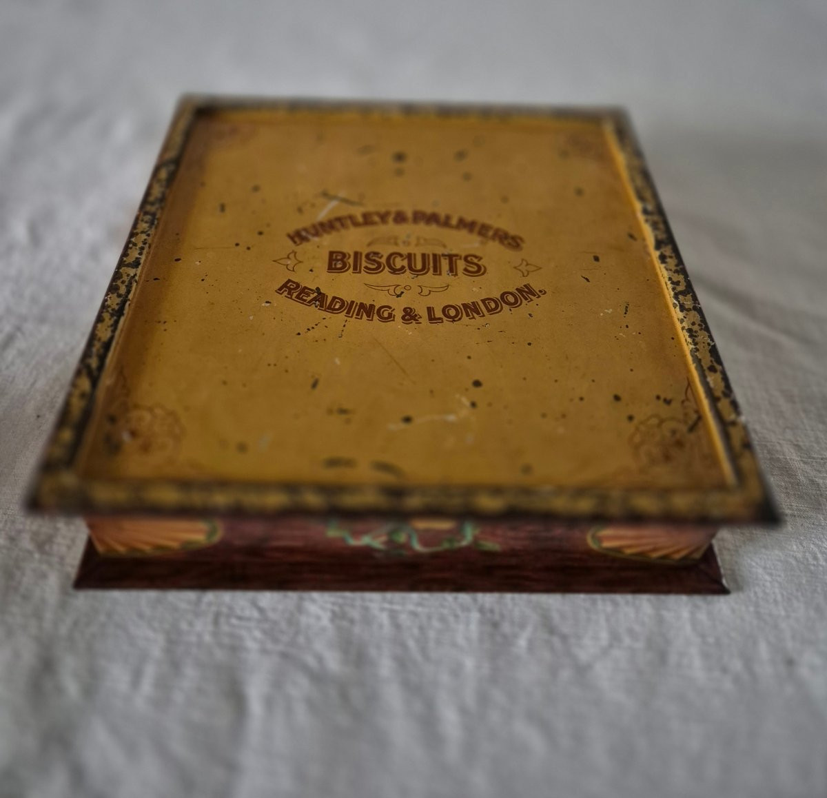 Boîte à biscuits en tôle lithographiée de Huntley & Palmers de 1906-photo-2