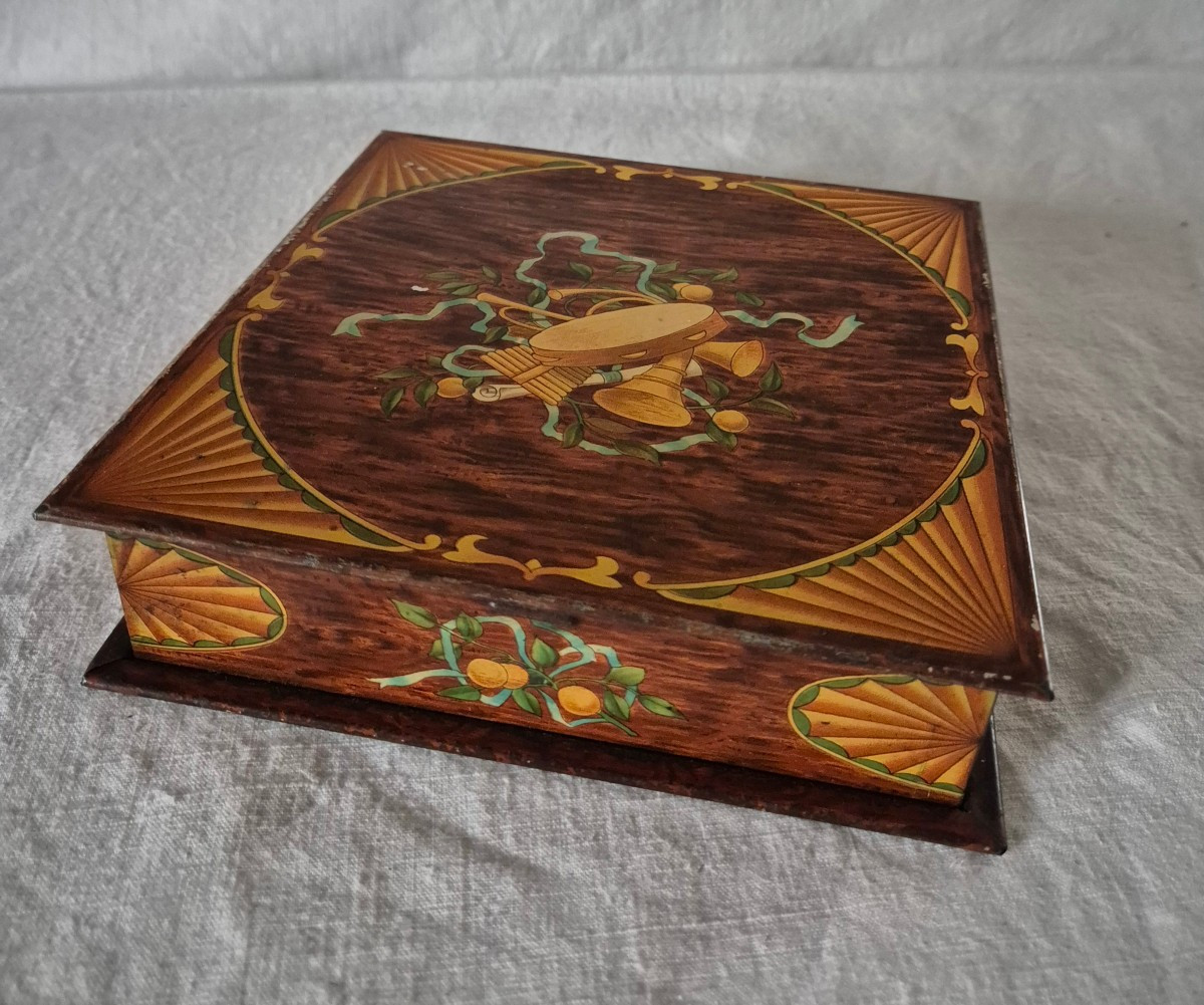 Boîte à biscuits en tôle lithographiée de Huntley & Palmers de 1906