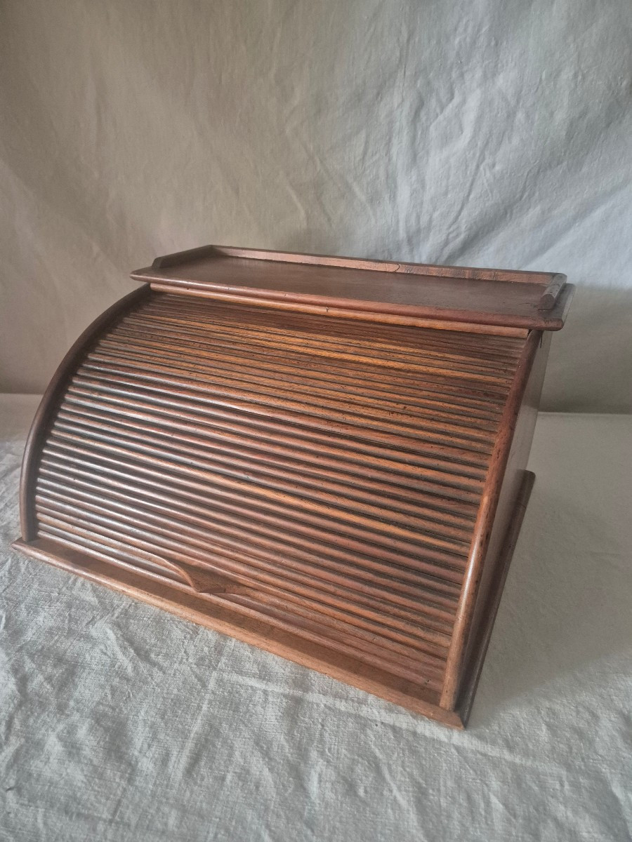 Classeur de bureau à  rideau en noyer du début du XXème siècle 