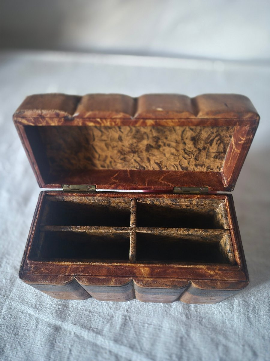 Boîte à secrets faux livres en cuir relié -photo-1