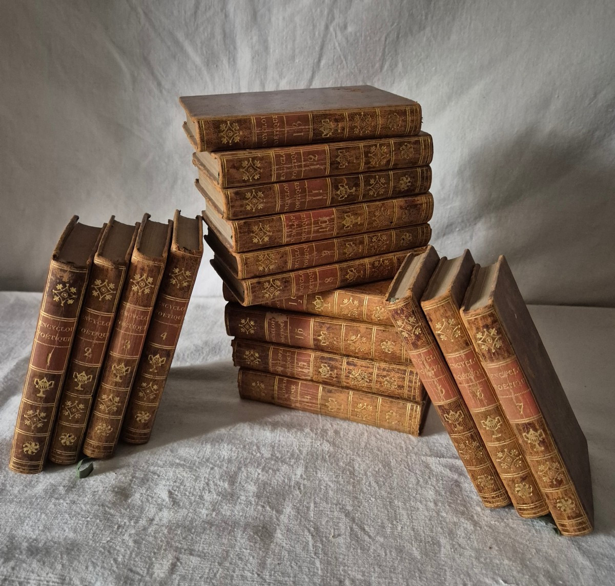 Série de 17 volumes de petits livres reliés en cuir: "  Encyclopédie Poétique " de 1804