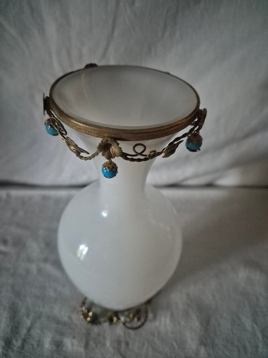 White Opaline Glass Vase In A "rice Grain" Shape, Decorated With Golden Vine Leaves. -photo-4