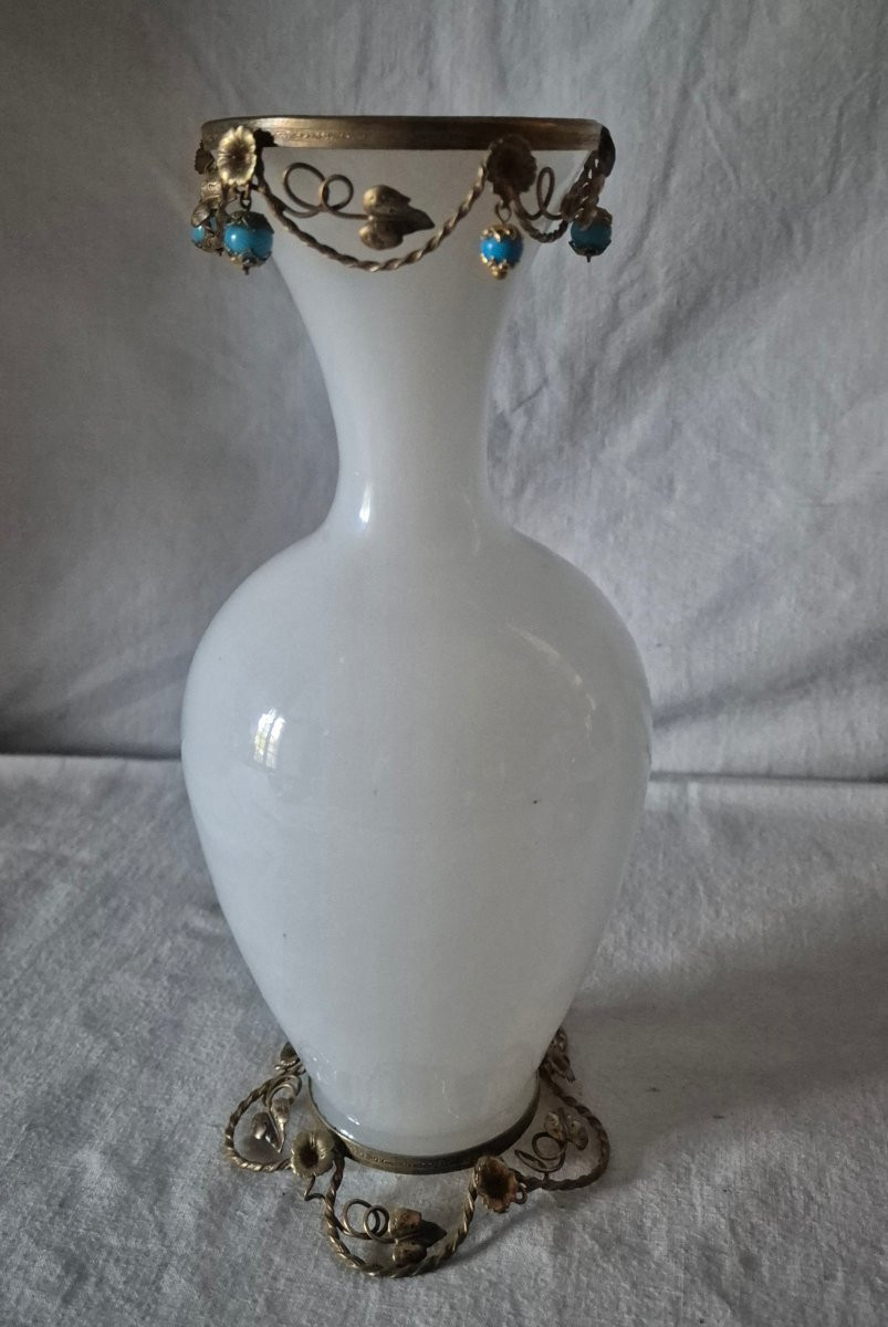White Opaline Glass Vase In A "rice Grain" Shape, Decorated With Golden Vine Leaves. -photo-4