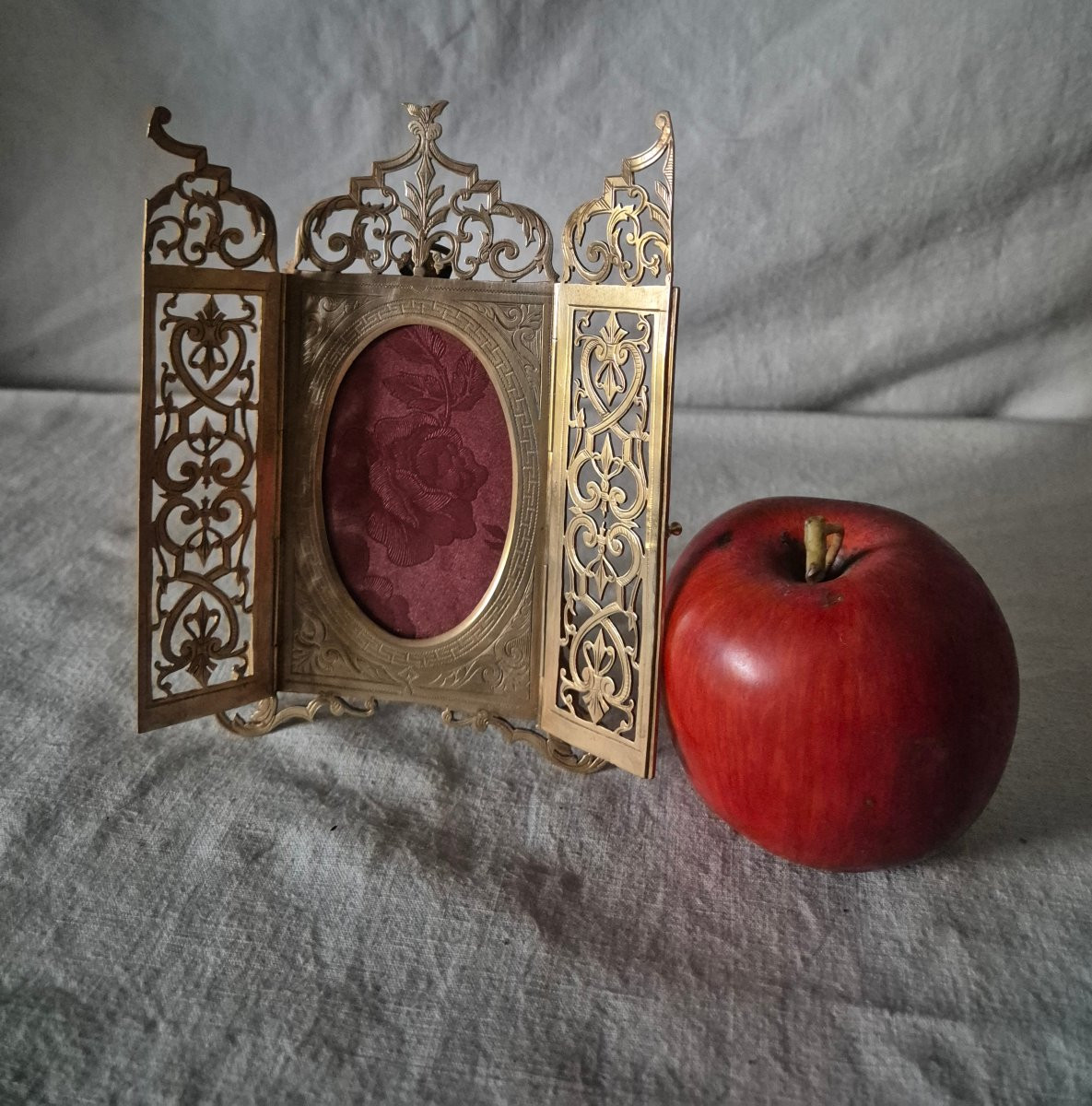 Cadre photo à volets en bronze doré cisaillé du XIXème siècle -photo-4