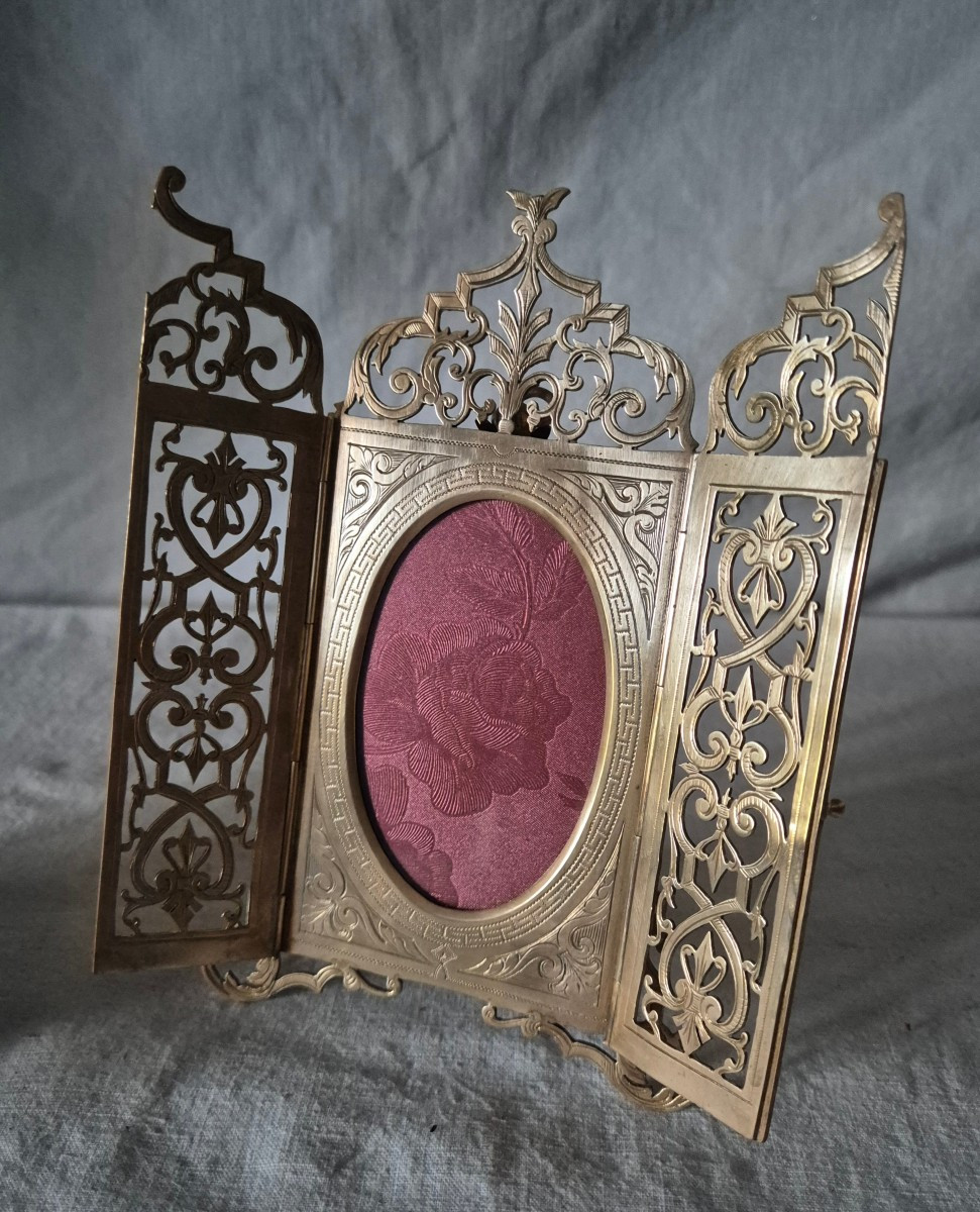 Cadre photo à volets en bronze doré cisaillé du XIXème siècle 