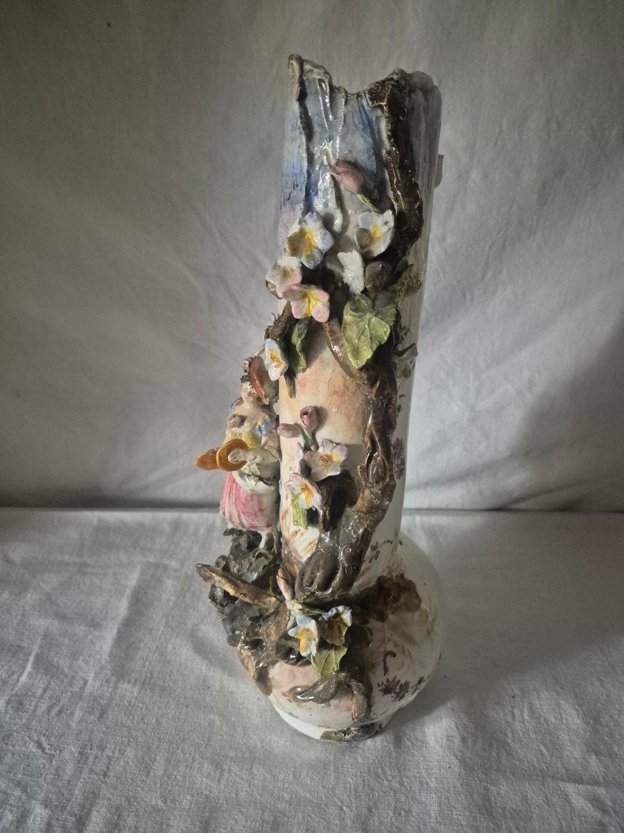 Vase en faïence fine et barbotine polychrome vers 1900-photo-1