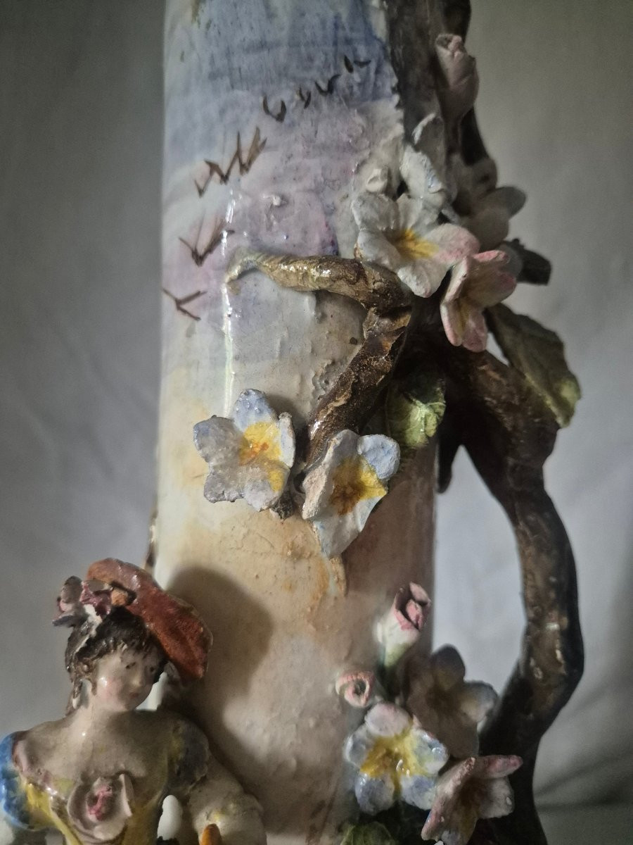 Vase en faïence fine et barbotine polychrome vers 1900-photo-3