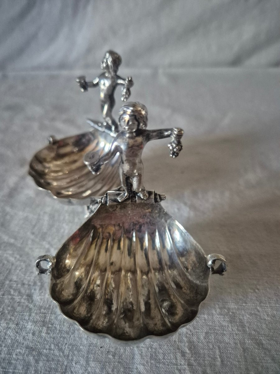 Deux salières coquilles aux sujets bacchants en argent -photo-5