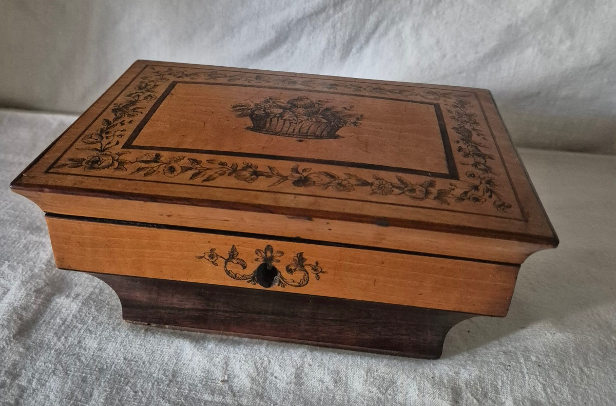 Charles X "tomb" Casket In Lemonwood And Rosewood Marquetry, Circa 1810-20