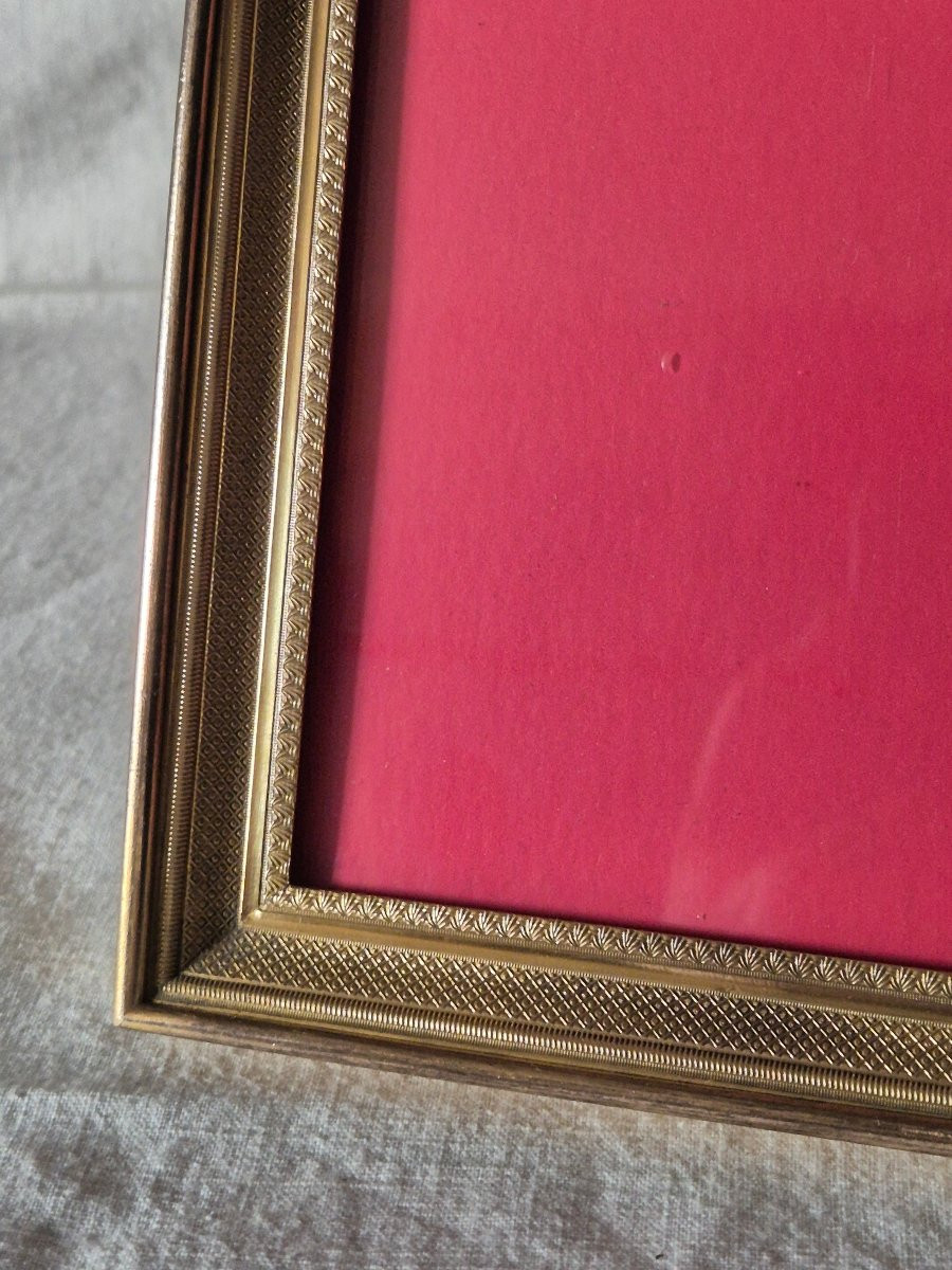 19th Century Gilt Bronze Photo Frame With A Wide And Thick Molding -photo-3