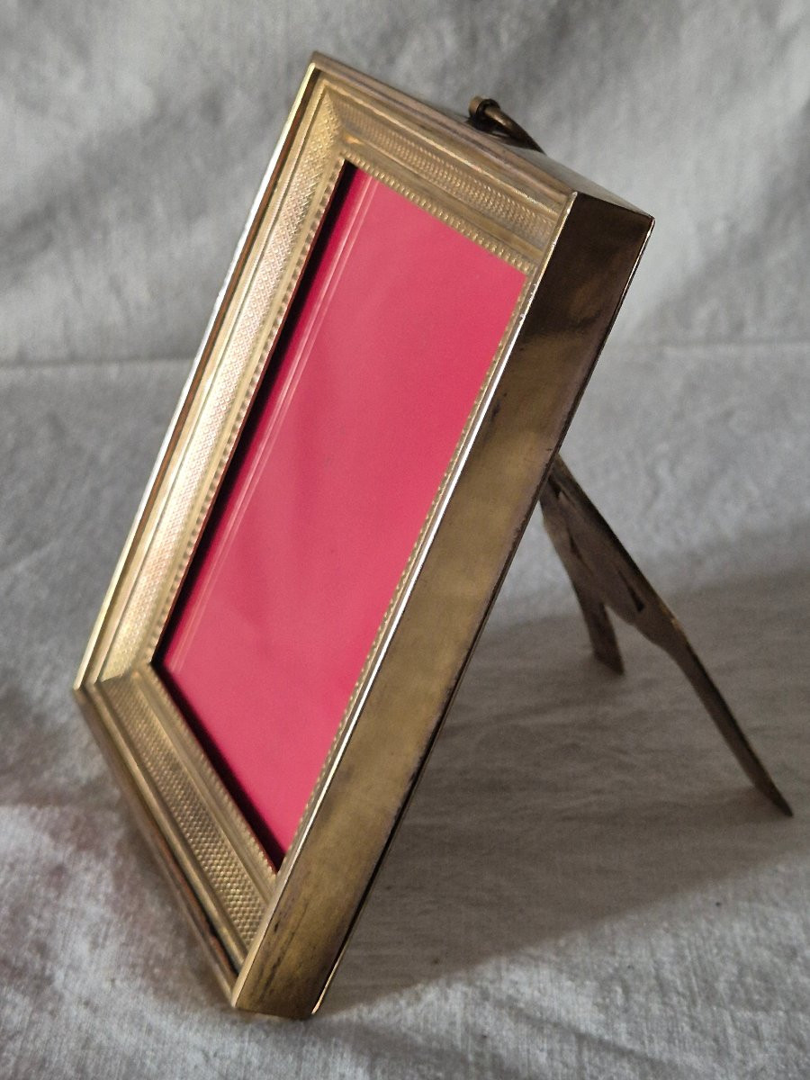 19th Century Gilt Bronze Photo Frame With A Wide And Thick Molding -photo-4