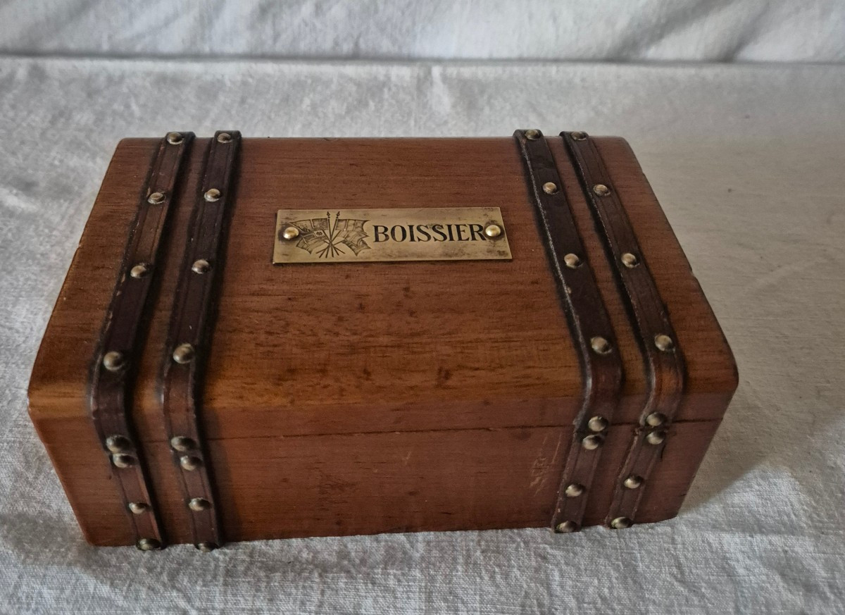 Boîte coffret de confiserie de  Boissier célébrant l'armistice de la Première Guerre Mondiale 