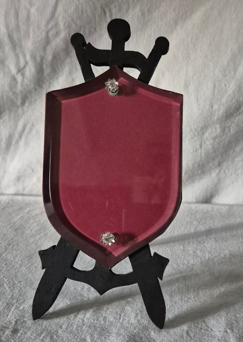 Photo Frame With Coat Of Arms Mounted On A Wooden Easel, Late 19th Century 