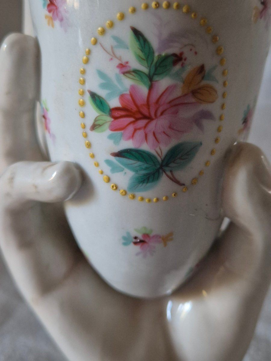 19th Century Glazed Porcelain Hand-held Horn-shaped Vase -photo-5