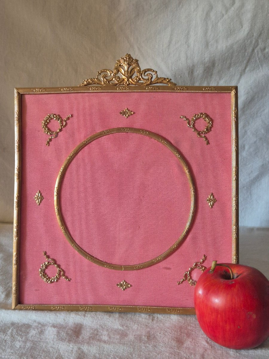 Grand cadre photo carré Napoléon III en bronze doré et moire rose -photo-2