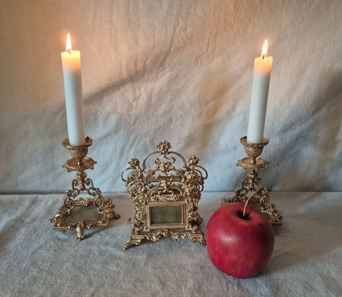 Desk Set: Letter And Document Holder And Two Candlesticks In Gilt Bronze And Onyx -photo-2