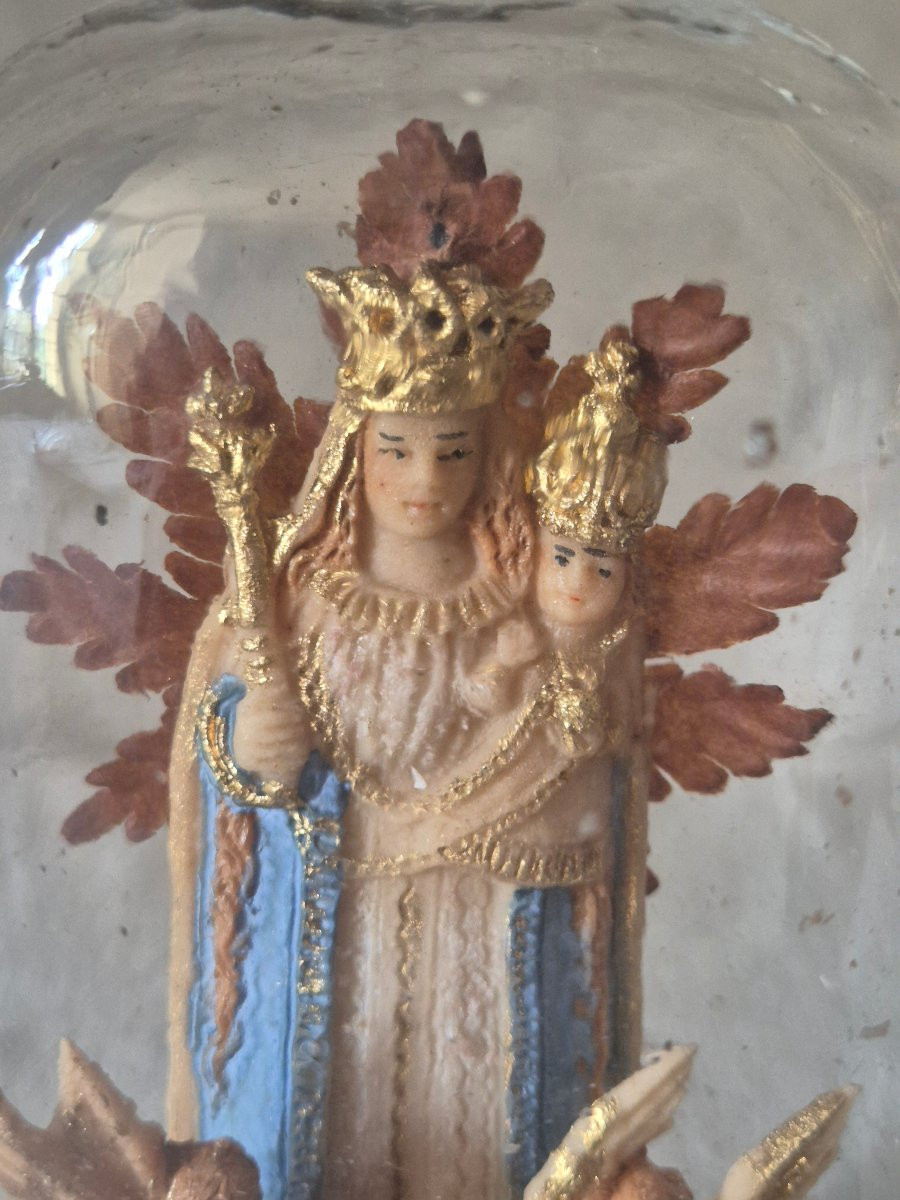 Vierge à l'enfant du XVIIIème siècle accompagnée de deux archanges en pâte de sel polychrome -photo-2