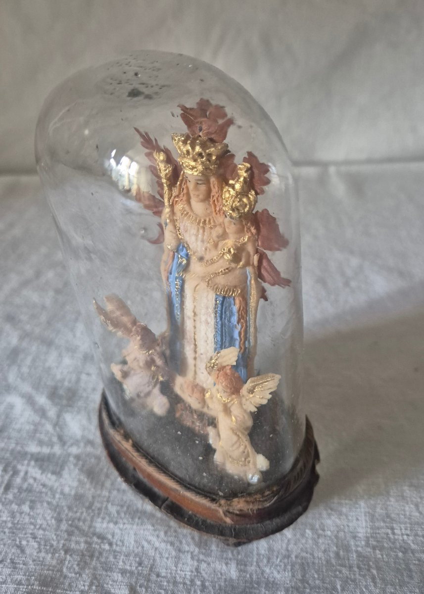 Vierge à l'enfant du XVIIIème siècle accompagnée de deux archanges en pâte de sel polychrome -photo-3