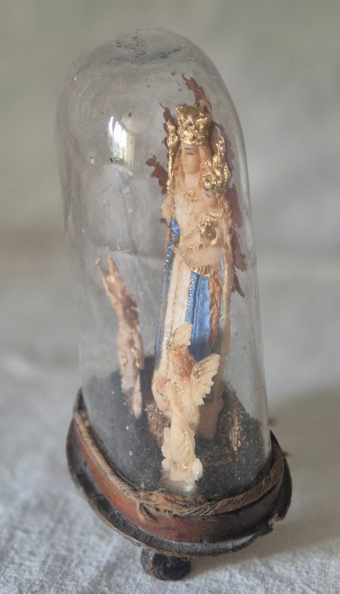 Vierge à l'enfant du XVIIIème siècle accompagnée de deux archanges en pâte de sel polychrome -photo-4