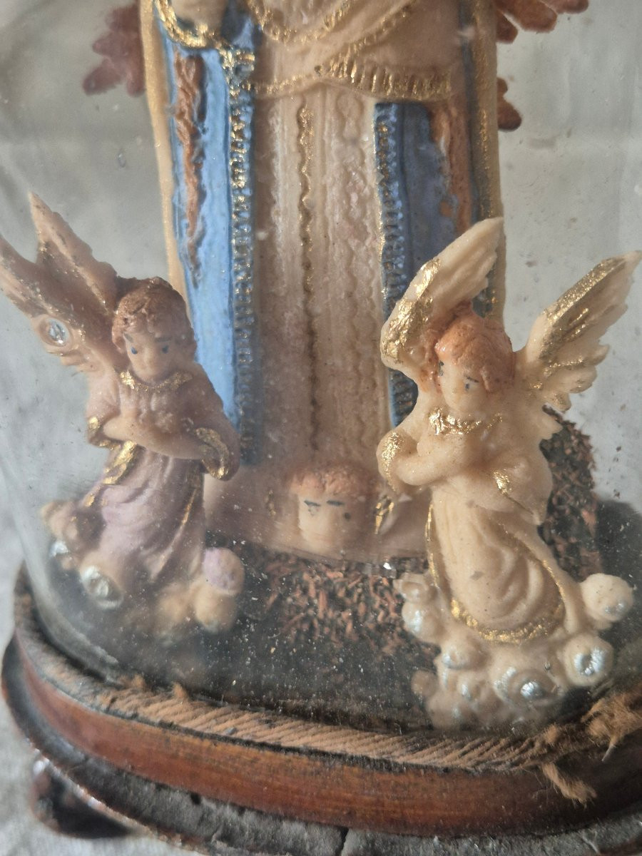 Vierge à l'enfant du XVIIIème siècle accompagnée de deux archanges en pâte de sel polychrome -photo-3