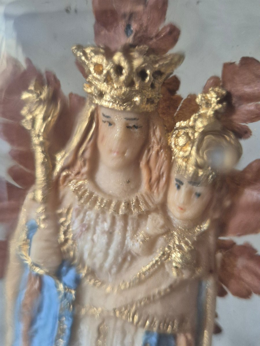 Vierge à l'enfant du XVIIIème siècle accompagnée de deux archanges en pâte de sel polychrome -photo-5