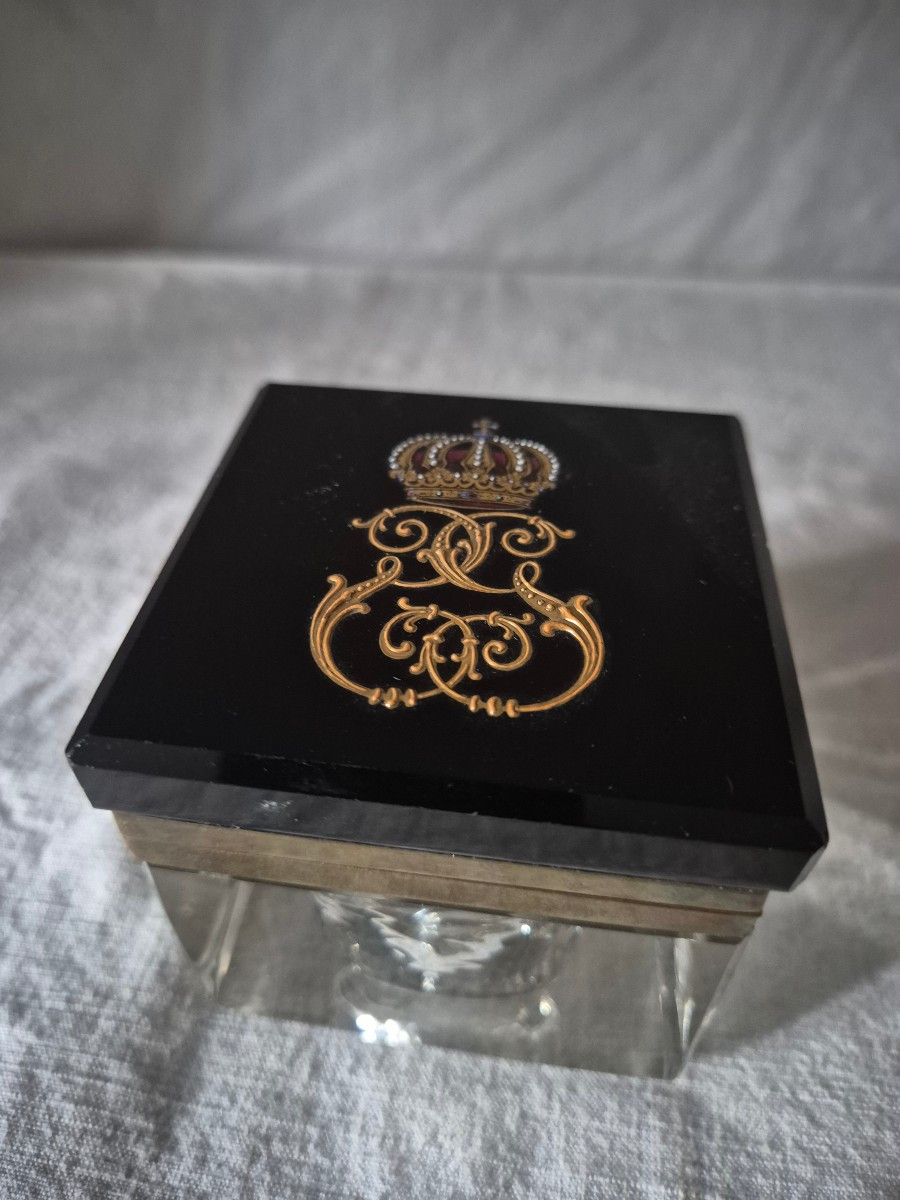 Encrier en cristal et émail à couronne de cour royal de Suède et chiffré d’un double "G"