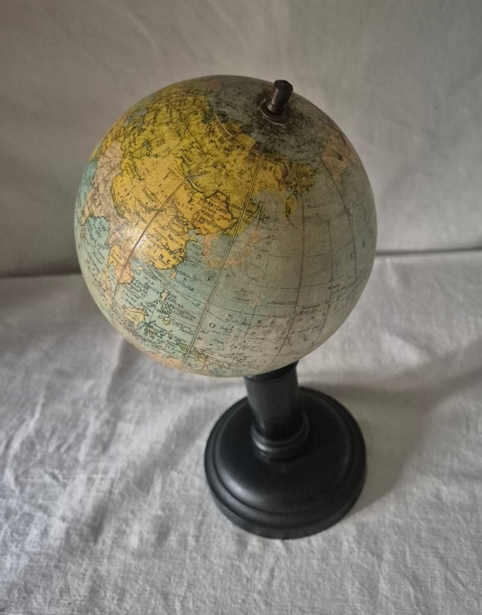 Globe terrestre sur pied bois tourné noir de G Thomas début XXème siècle -photo-2