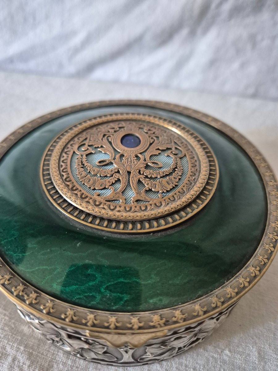 Green Enamel Jewelry Box With Gold And White Metal -photo-1