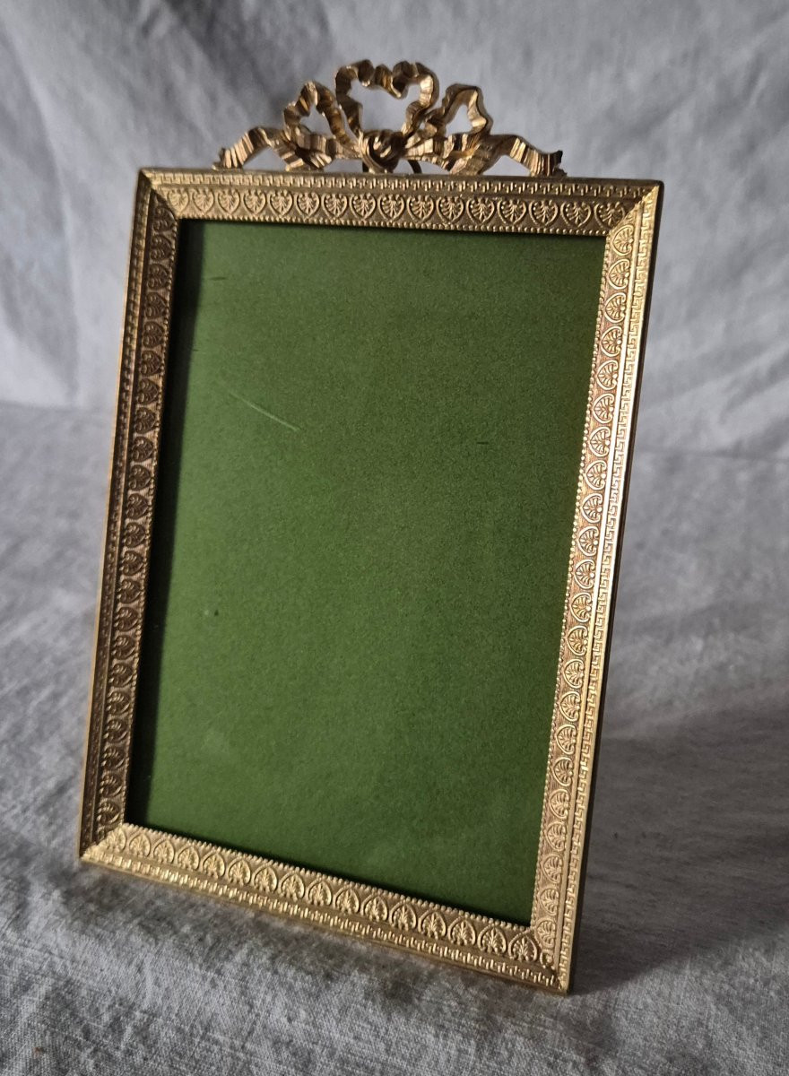 Cadre photo bronze doré à décor Louis XVI du Second Empire -photo-1
