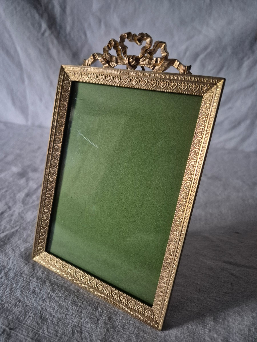 Cadre photo bronze doré à décor Louis XVI du Second Empire 