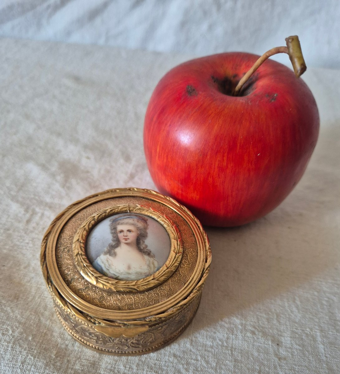 Petite boîte à bijoux en bronze pomponne doré et miniature de Marie-Antoinette -photo-2