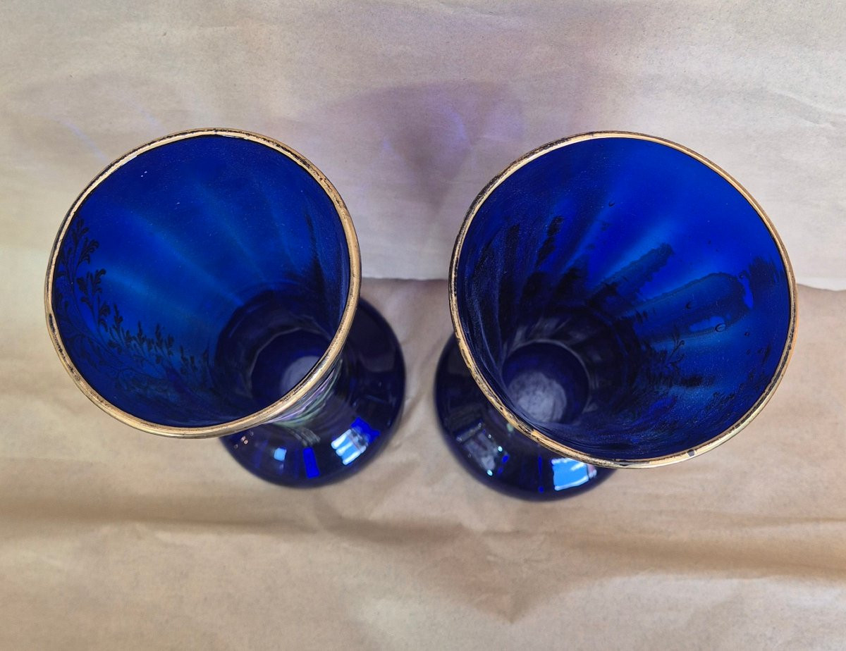 Deux vases émaillés en verre bleu à décor de clématite rose vers 1900-photo-8