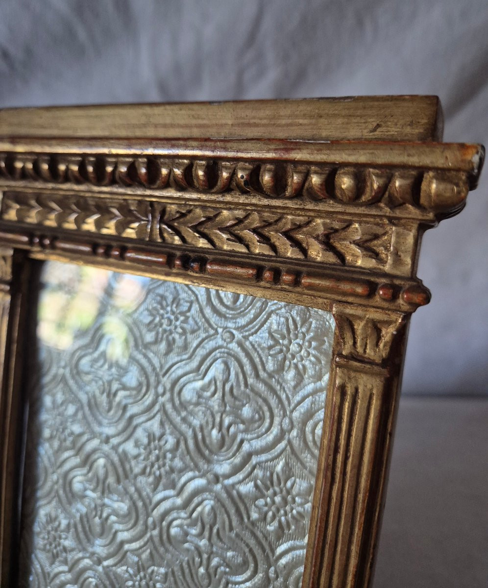 Cadre photo en bois doré telle une fenêtre à meneau début XXème siècle -photo-2