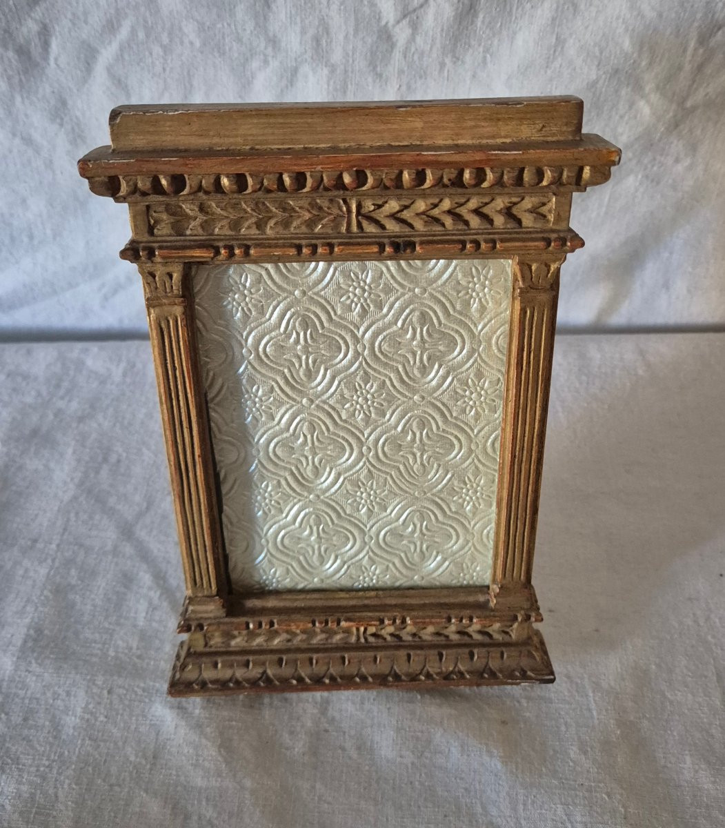 Cadre photo en bois doré telle une fenêtre à meneau début XXème siècle -photo-3