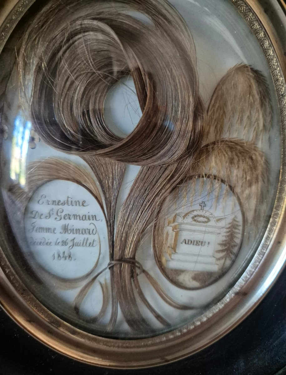 Souvenir de cheveux Napoléon III dans son cadre carré à vue ovale et à verre convexe -photo-1