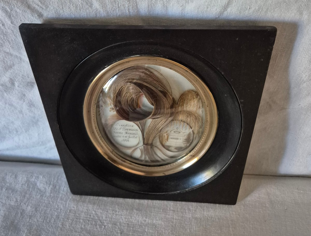 Souvenir de cheveux Napoléon III dans son cadre carré à vue ovale et à verre convexe -photo-4