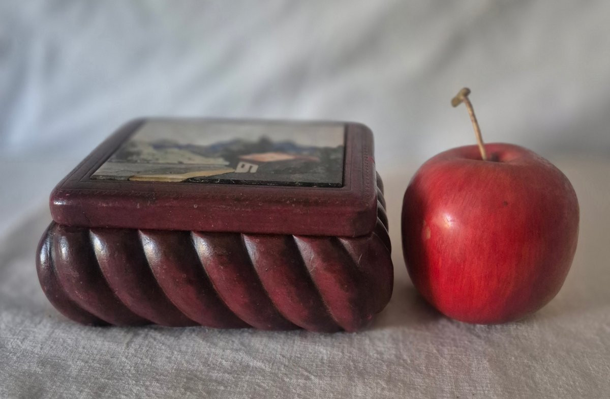 Boîte en cuir bordeaux et mosaïque de pierres dures. -photo-2