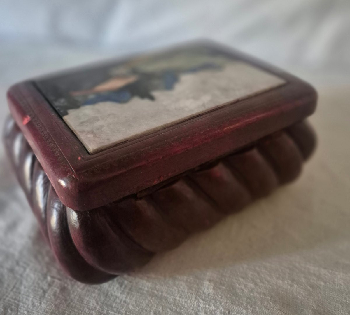 Boîte en cuir bordeaux et mosaïque de pierres dures. -photo-3