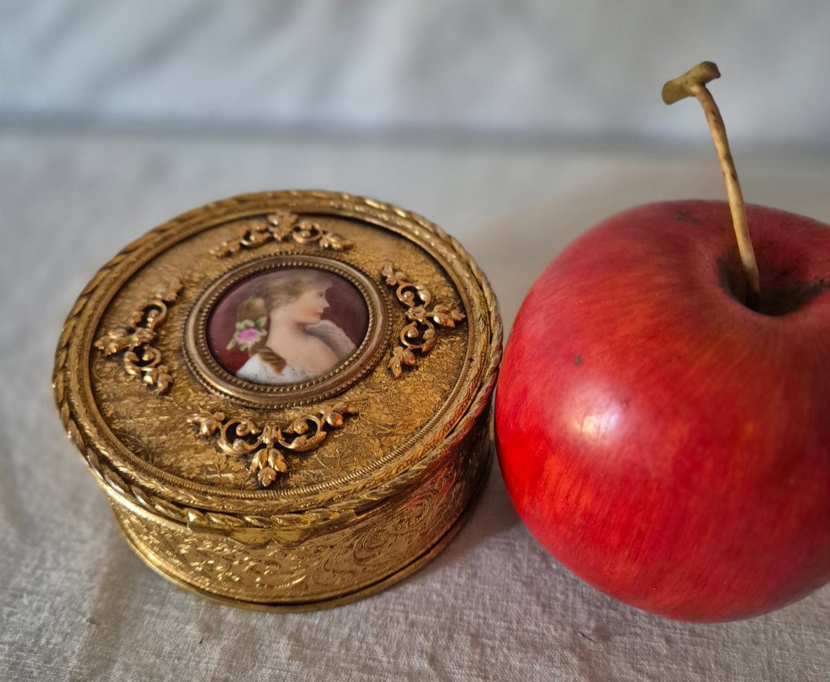 Boîte à bijoux en bronze pomponne doré du XIXème siècle -photo-1